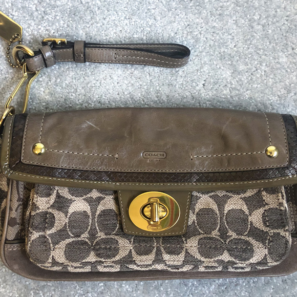 Coach Handbags - Limited Edition Coach Clutch Coach Handbags - Limited Edition Coach Clutch